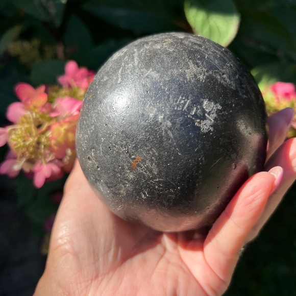 Amethyst (3) Pac-Man sphere | crystal - Picture 9 of 14